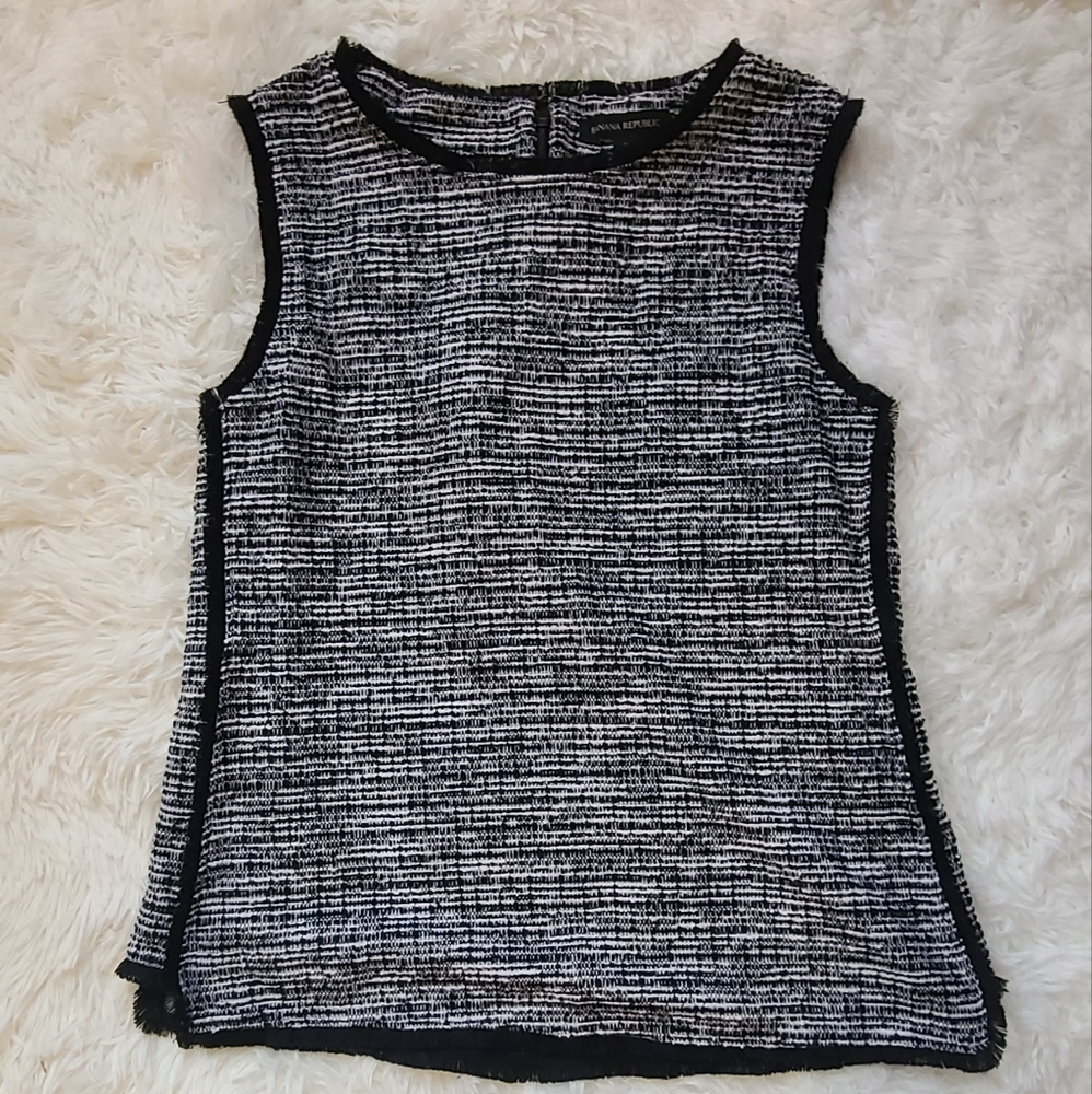 Banana Republic Boucle Shell Top Womens Medium Black White Texture Fringe Hem